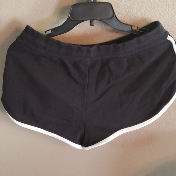 Nike Booty Shorts Medium - Picture 2 of 4